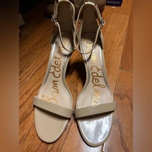 NWOT never worn Sam Edelman Women's Taupe Strappy Heels